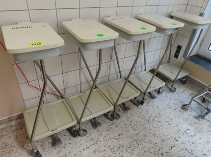 4 mobile Wäsche- und Abfallsammler