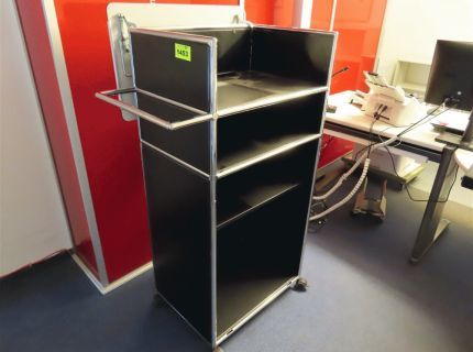 1 rollbares Highboard schwarz Stahlrohrgestell