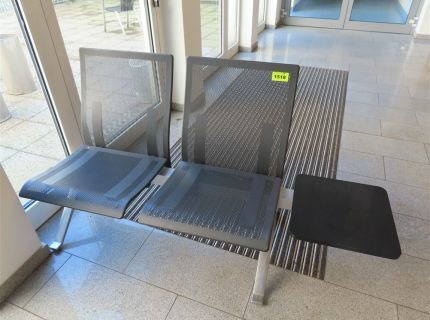 1 Wartebank 2-Sitzer mit Ablage