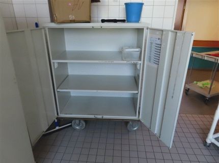 2 Wäscheversorgungsschränke Fabr. Hammerlit 2-türig