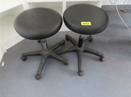 2 Arbeitsdrehhocker Leder schwarz -