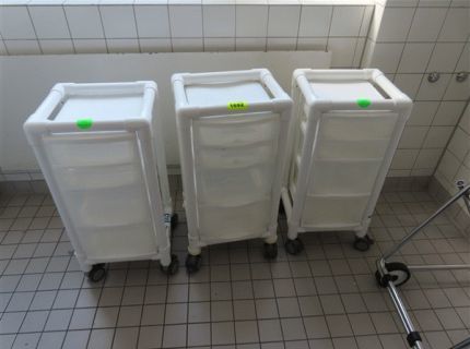 3 Hygiene- und Pflegewagen Fabr.