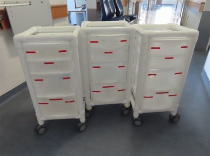 3 Hygiene- und Pflegewagen Fabr.