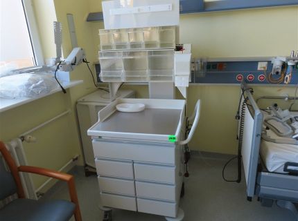1 Verband- und Behandlungswagen Fabr.