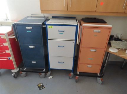 3 Visiten- und Dokumentationswagen á