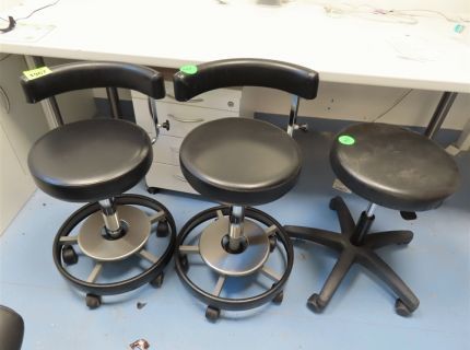 3 Arbeitsdrehhocker 2 x mit