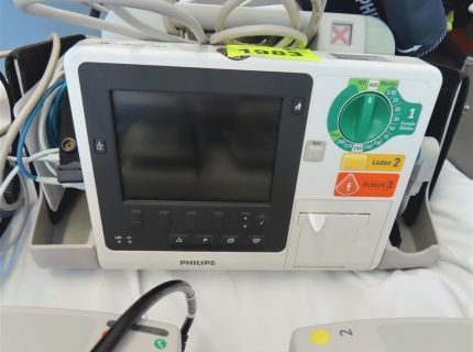1 Defibrillator Fabr. Philips Typ
