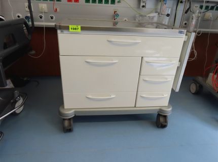 1 Verband- und Behandlungswagen Fabr.