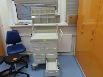 1 Verband- und Behandlungswagen Fabr.
