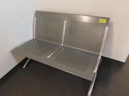 1 Wartebank 2-Sitzer Metall silbergrau