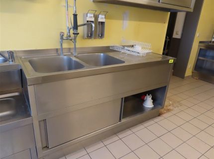 1 Edelstahl-Arbeitszeile bestehend aus: 1