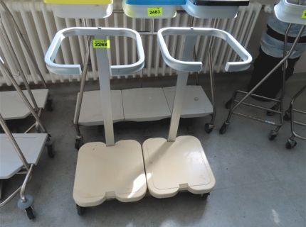 1 mobiler Wäsche- und Abfallsammler