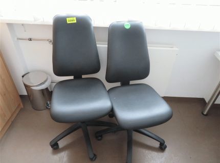 2 Bürodrehstühle Kunstlederbezug grau ohne