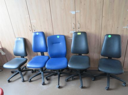 5 Bürodrehstühle Kunstlederbezug 3 x