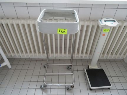1 mobiler Wäsche- und Abfallsammler