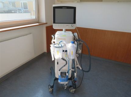 1 Beatmungsgerät Fabr. Löwenstein Medical