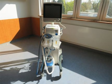1 Beatmungsgerät Fabr. Löwenstein Medical