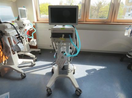 1 Beatmungsgerät Fabr. Löwenstein Medical