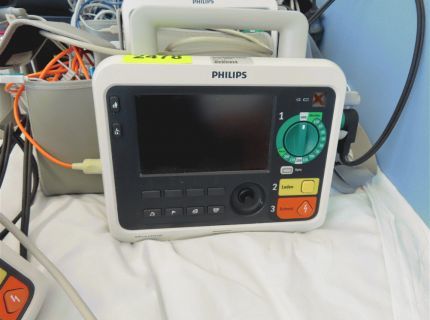 1 Defibrillator/Monitor Fabr. Philips Typ