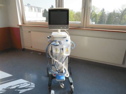 1 Beatmungsgerät Fabr. Löwenstein Medical