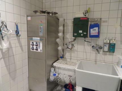 1 Steckbecken-Spülapparat Fabr. Lischka Typ