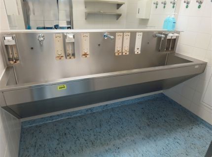 1 Edelstahl-Handwaschbecken wandmontiert ca. 2