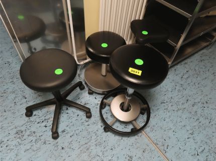 4 Arbeits-Rollhocker Leder schwarz Fabr.