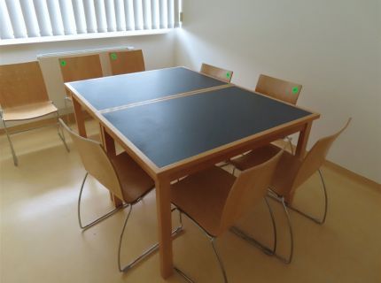 8 Besucherstühle Metallgestell Holz -