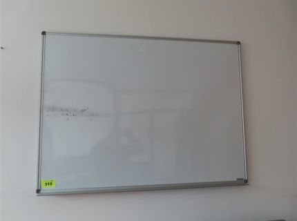 1 Whiteboard ca. 140 m