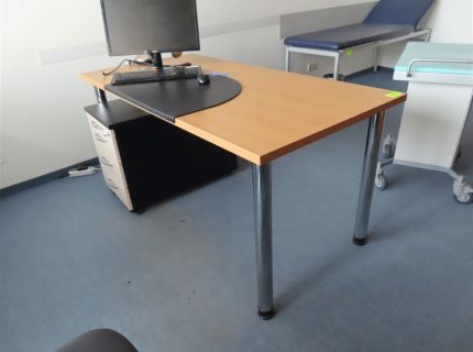 1 Schreibtisch ca. 160 m