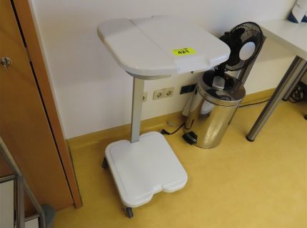 1 mobiler Wäsche- und Abfallsammler