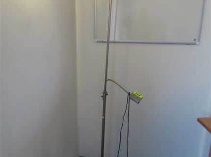 1 Stehlampe/Deckenfluter verchromt - Ärztehaus/4.