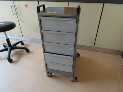 1 Flaschenwagen mit Schubladenauszüge Fabr.