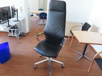 1 Bürodrehstuhl mit Armlehnen Fabr.