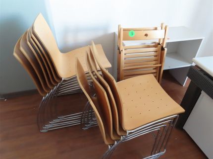 10 Besucherstühle Holz/Metall 2 Holz-Klappstühle