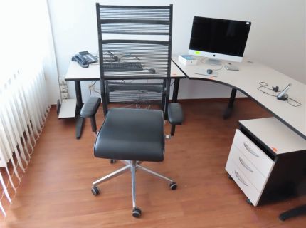 1 Bürodrehstuhl mit Armlehnen Fabr.