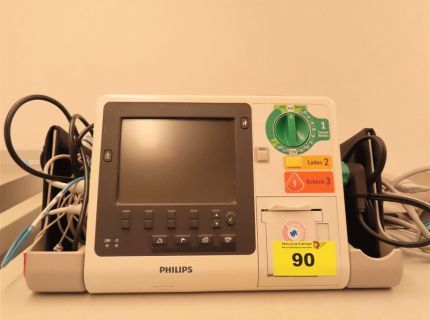 1 Defibrillator Fabr. Philips Typ