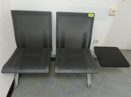 1 Wartebank 2-Sitzer mit Ablage
