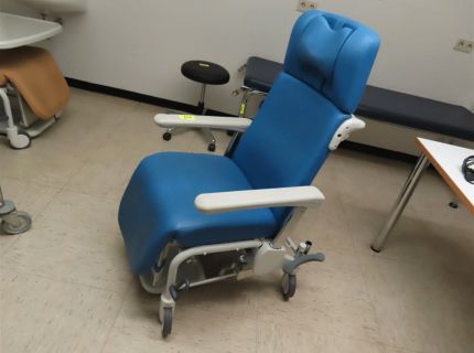 1 Patienten-Transportstuhl Fabr. Stiegelmeyer Modell