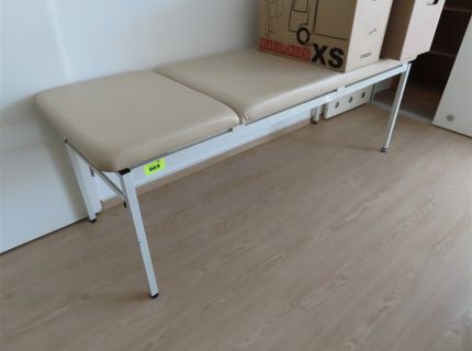 1 Behandlungsliege Kopfteil verstellbar