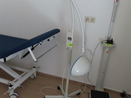1 Behandlungslampe Fabr. Falk Serien-Nr.