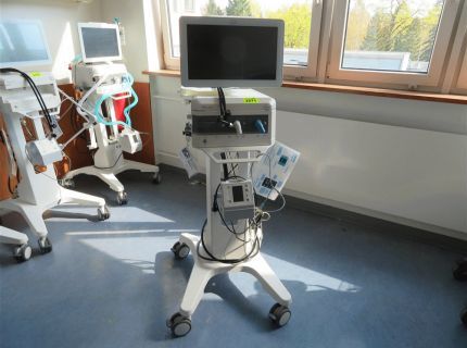 1 Beatmungsgerät Fabr. Löwenstein Medical