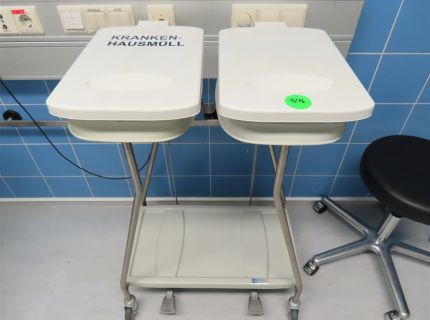 1 mobiler Wäsche- und Abfallsammler
