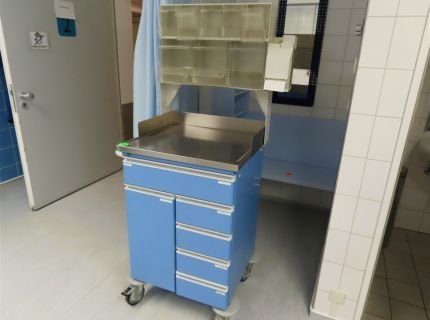 1 Verband- und Behandlungswagen Fabr.