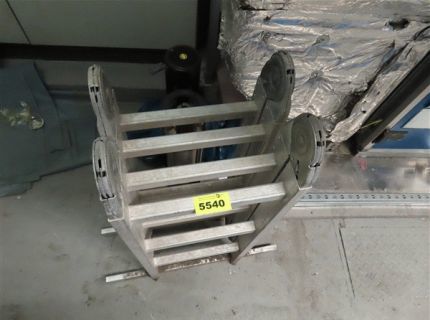 1 Aluminium-Gelenkleiter - Haupthaus Bereich