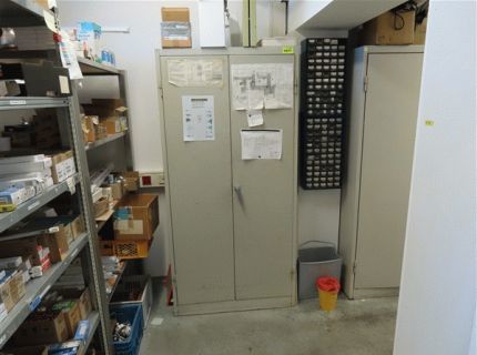 1 Metallschrank 2 Flügeltüren grau