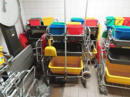 7 Reinigungswagen Fabr. Vermop. Typ