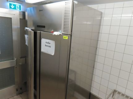 1 Edelstahl-Gastro-Kühlschr... Fabr. Gram 2-türig