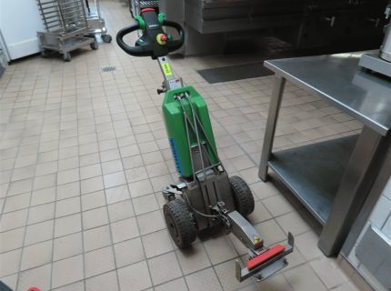 1 elektrische Rangierhilfe für Servierwagen/Küchenwagen