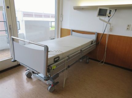 1 Pflegebett Fabr. Stiegelmeyer Typ